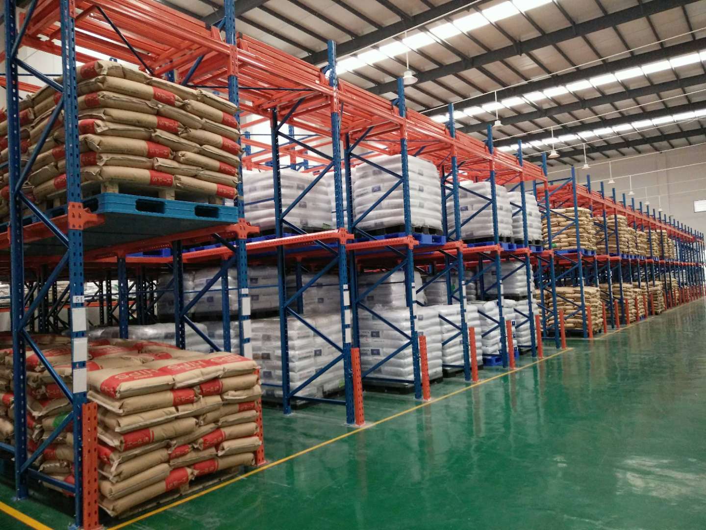 佛山錦湖日麗高分子材料有限公司壓入式貨架